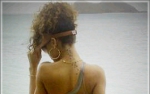 Rihanna na Hawajach z posiniaczonymi nogami !!! FOTO