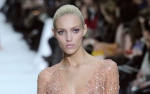 Anja Rubik na pokazie w Paryżu!