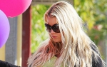 Jessica Simpson niczym piłka toczy się po ulicy...